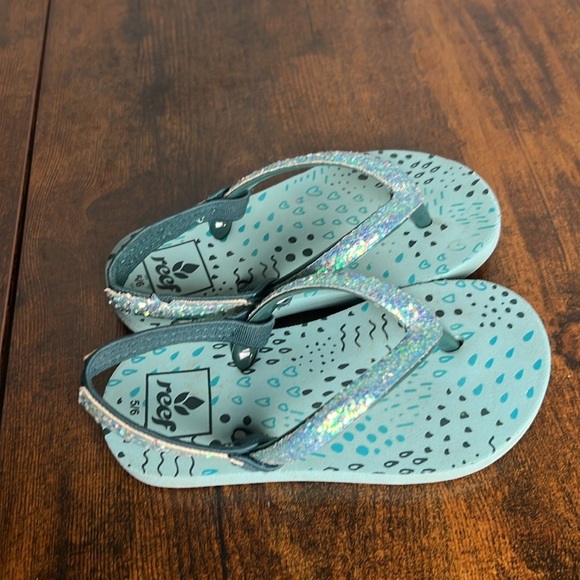 Kids Reef Glitter flip flop sandals size 5/6 blue - Picture 2 of 5